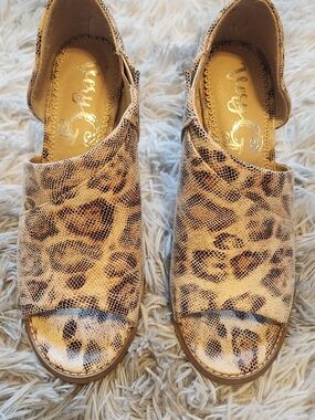 Very G Leopard-Print Open-Toe Mules in Beige and Brown